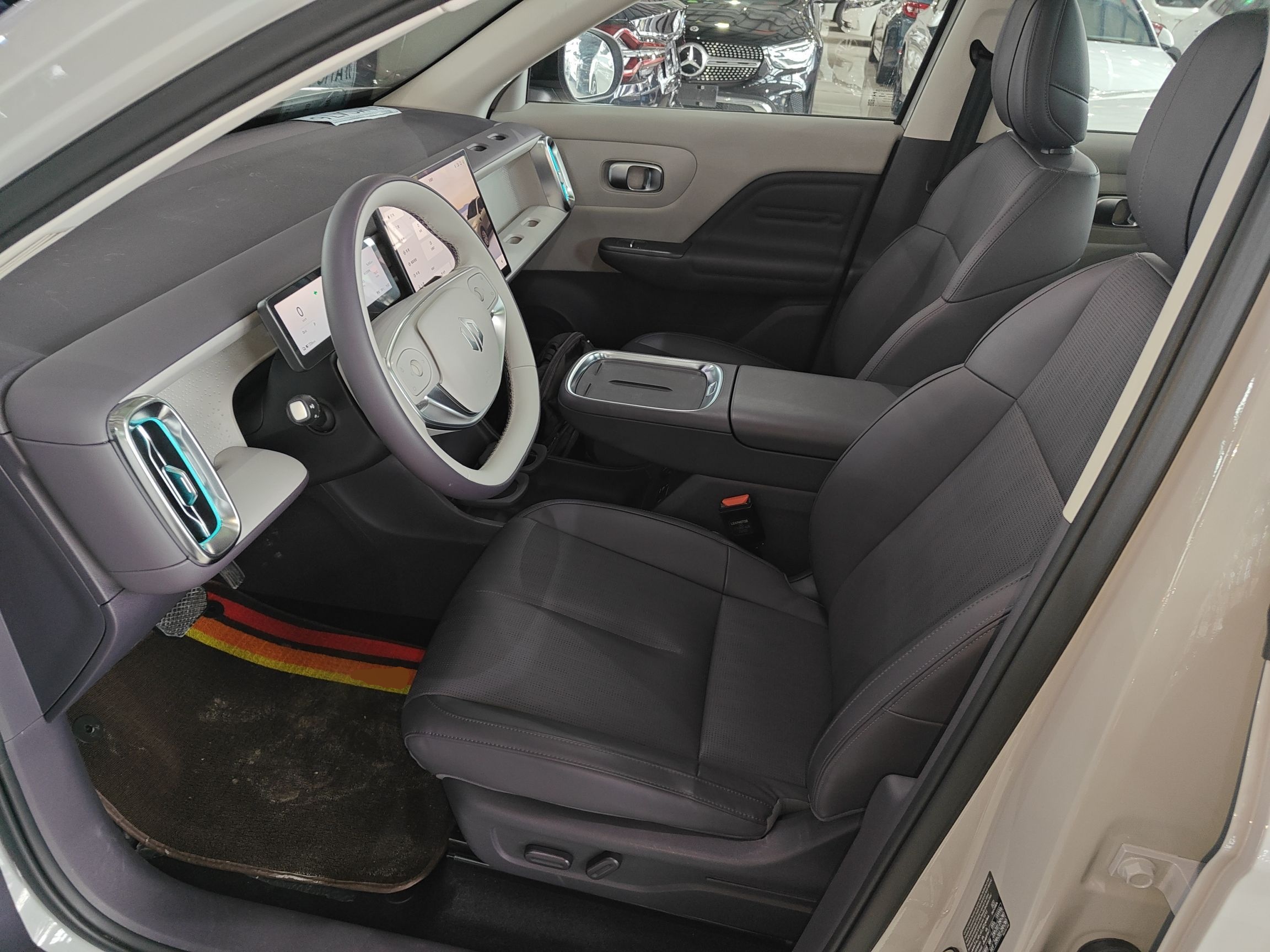 المقاعد الأمامية داخل السيارة