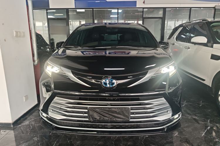 Used Toyota SIENNA 2023 2.5L Hybrid Platinum Edition
