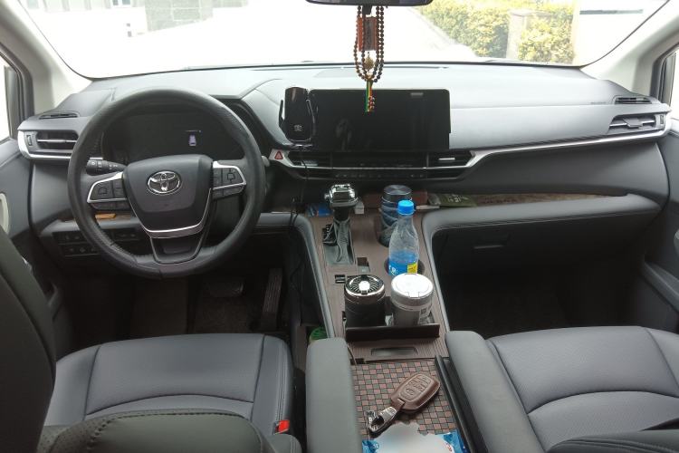 Used Toyota Sienna 2026 Model 2.5L Dual-Engine Two-Wheel-Drive Comfort Edition