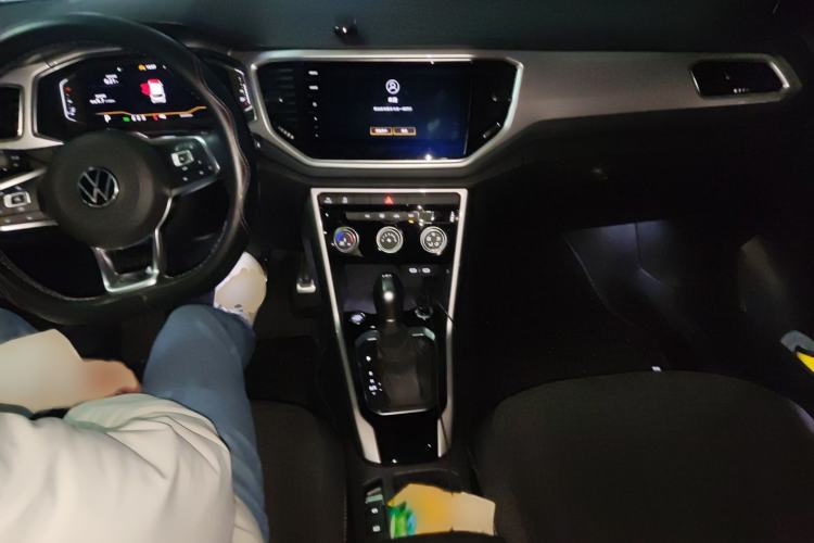 Used Volkswagen T-ROC 2022 280TSI DSG Two-Wheel Drive R-Line Pro PLUS Interior 2