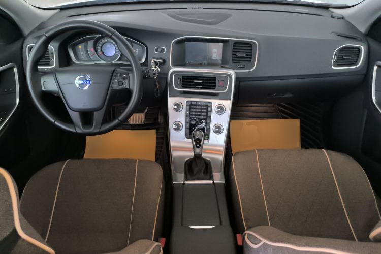 Used Volvo S60 2017 S60L T3 Smart Drive Edition Center Console