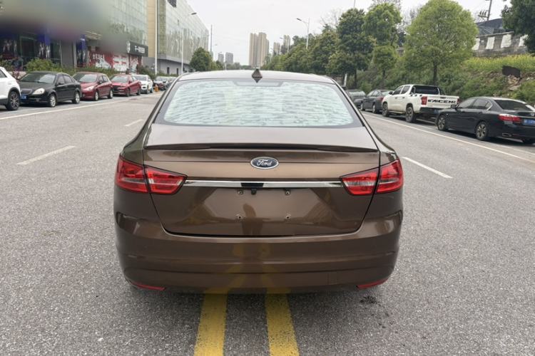 Used Ford Escort 2015 1.5L Automatic Fashion Model Exterior 5