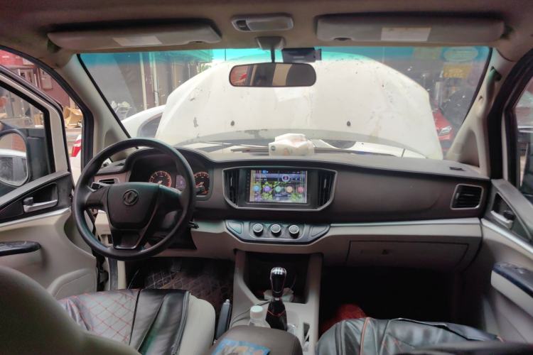 Used FORTHING Lingzhi 2017 M5L 1.6L 7-Seater Standard Model Center Console