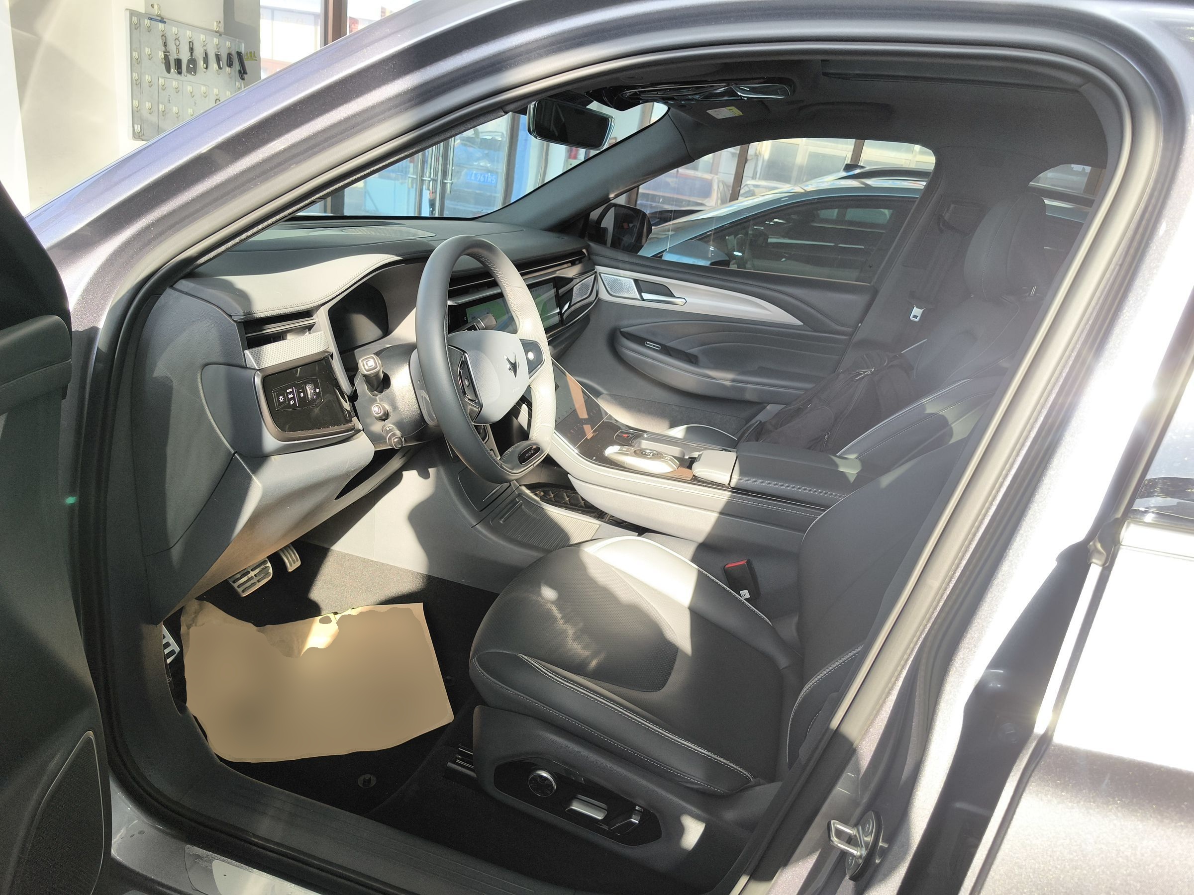 Переднее сиденье в автомобиле