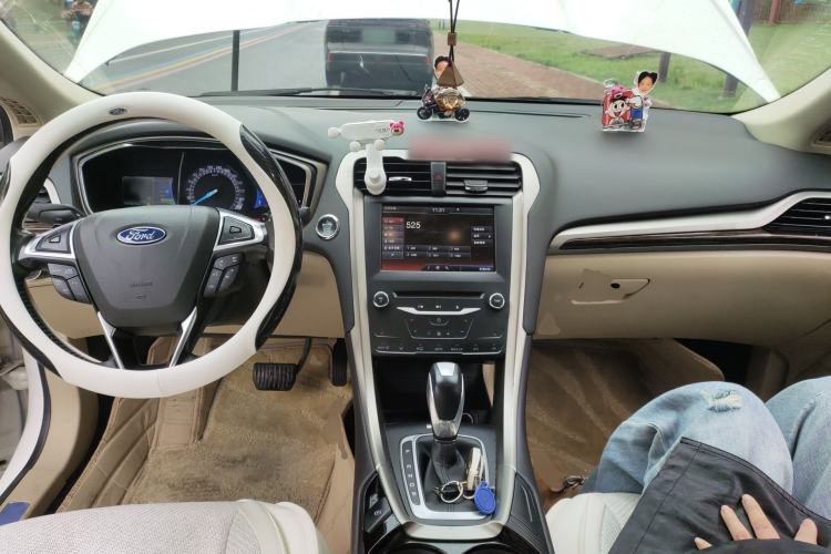 Used Ford Mondeo 2013 2.0L GTDi 200 Luxury Model Center Console
