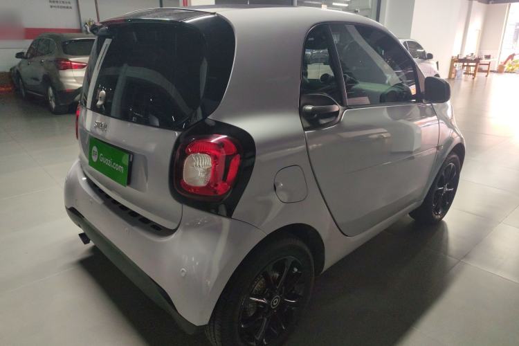 Used smart fortwo 2015 1.0L 52 kW hardtop Dynamic version