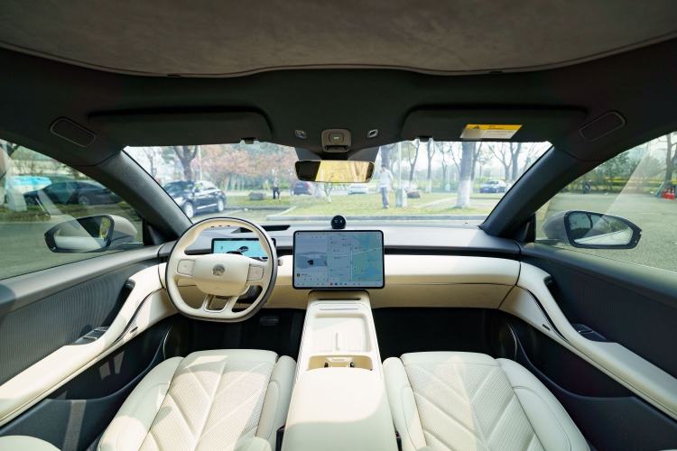 Used Nio ET5 2025 75 kWh Interior 6