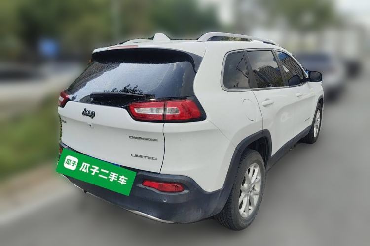 Used Jeep Cherokee 2017 2.0L Superior Edition