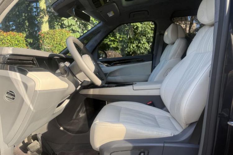 Used Zeekr 009 2022 WE Edition Interior 3