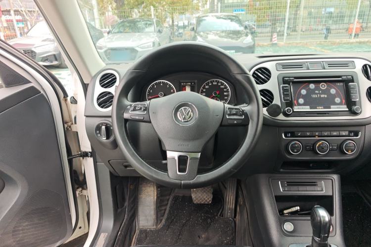 Used Volkswagen Tiguan 2015 1.8TSI Automatic Two-Wheel Drive Luxury Model Steering Wheel