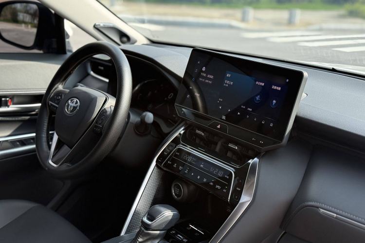 Used Toyota Venza 2023 2.0L CVT Two-Wheel Drive Prestige Version Interior 9