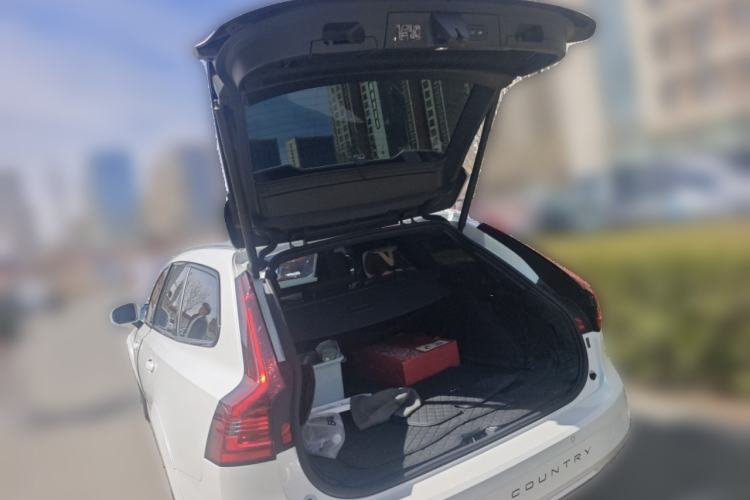 Used Volvo V90 2025 Cross Country B5 AWD Smart Range Edition
