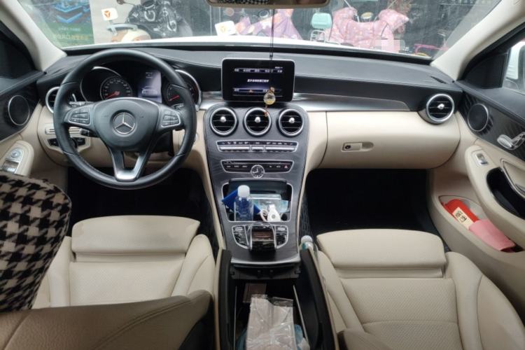 Used Mercedes-Benz C-Class 2016 C 180 L Sport Edition Center Console