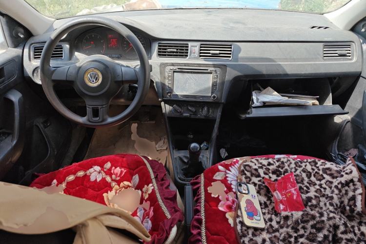 Used Volkswagen Santana 2015 1.6L Manual Fashion Edition Center Console