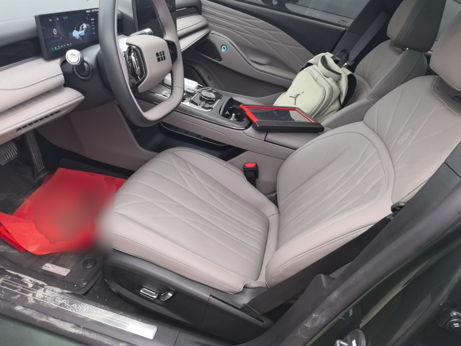 Geely Galaxy 8 2025 130km EM-i Deluxe Edition — снимка 17
