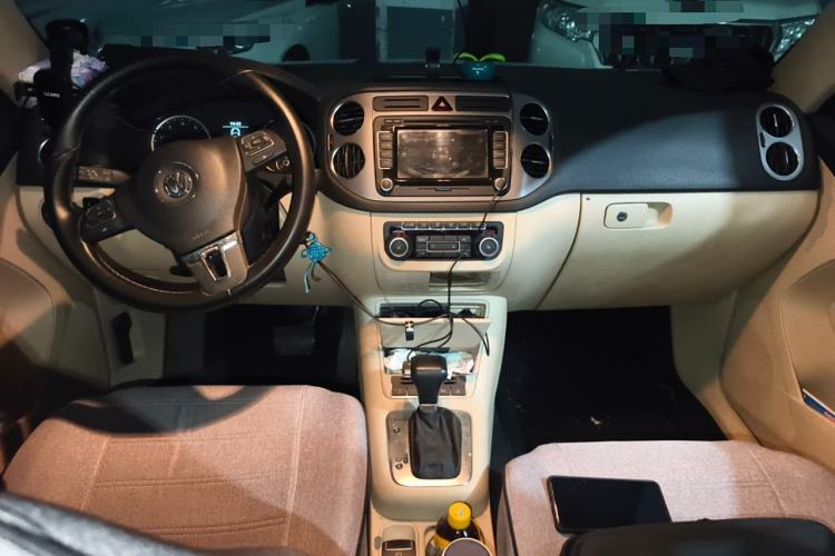 Used Volkswagen Tiguan 2010 2.0 TSI Automatic All-Wheel Drive Flagship Navigation Edition Center Console