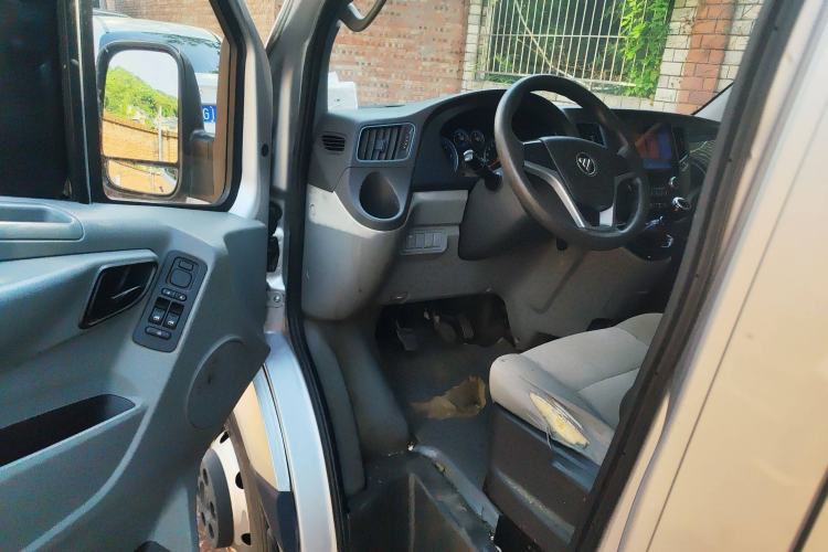 Used Foton Toano 2020 2.5T Manual Tongtu Extended-Wheelbase Mid-Roof 6/7-Seater 4J25TC3