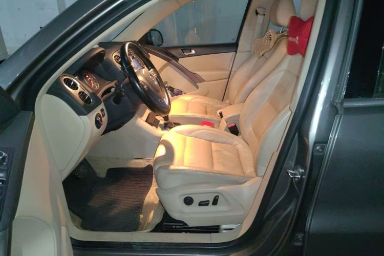 Used Volkswagen Tiguan 2010 2.0 TSI Automatic All-Wheel-Drive Elite Edition Left Front Seat