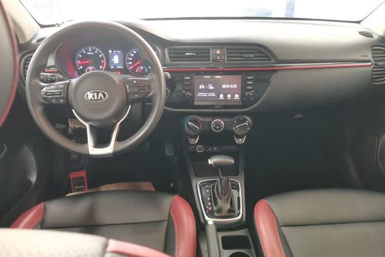 Used Kia KX Cross 2017 1.4L AT GLS Center Console