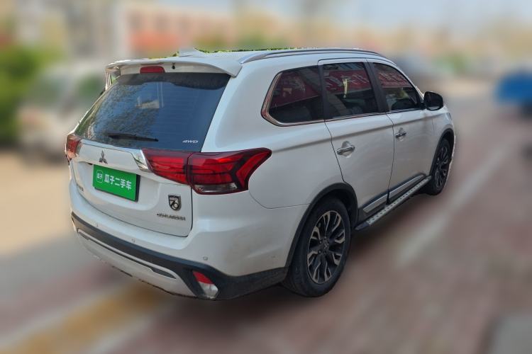 Used Mitsubishi Outlander 2019 2.4L 4x4 Zhi Xiang Edition 5 Seats China VI Standard

