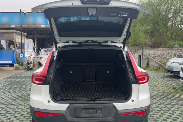 Used Volvo XC40 2022 T4 Four-Wheel Drive Smart & Dynamic Sport Edition Trunk