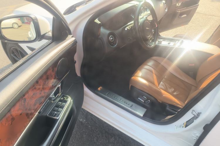 Used Jaguar XJ 2015 XJL 3.0 SC Two-Wheel-Drive Panoramic Business Edition
