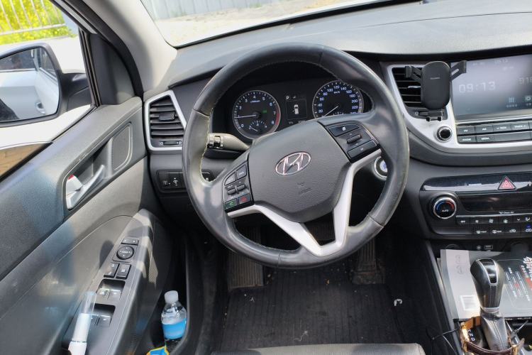 Used Hyundai Tucson 2018 1.6T Dual-Clutch Two-Wheel Drive 15th Anniversary Special Edition Steering Wheel