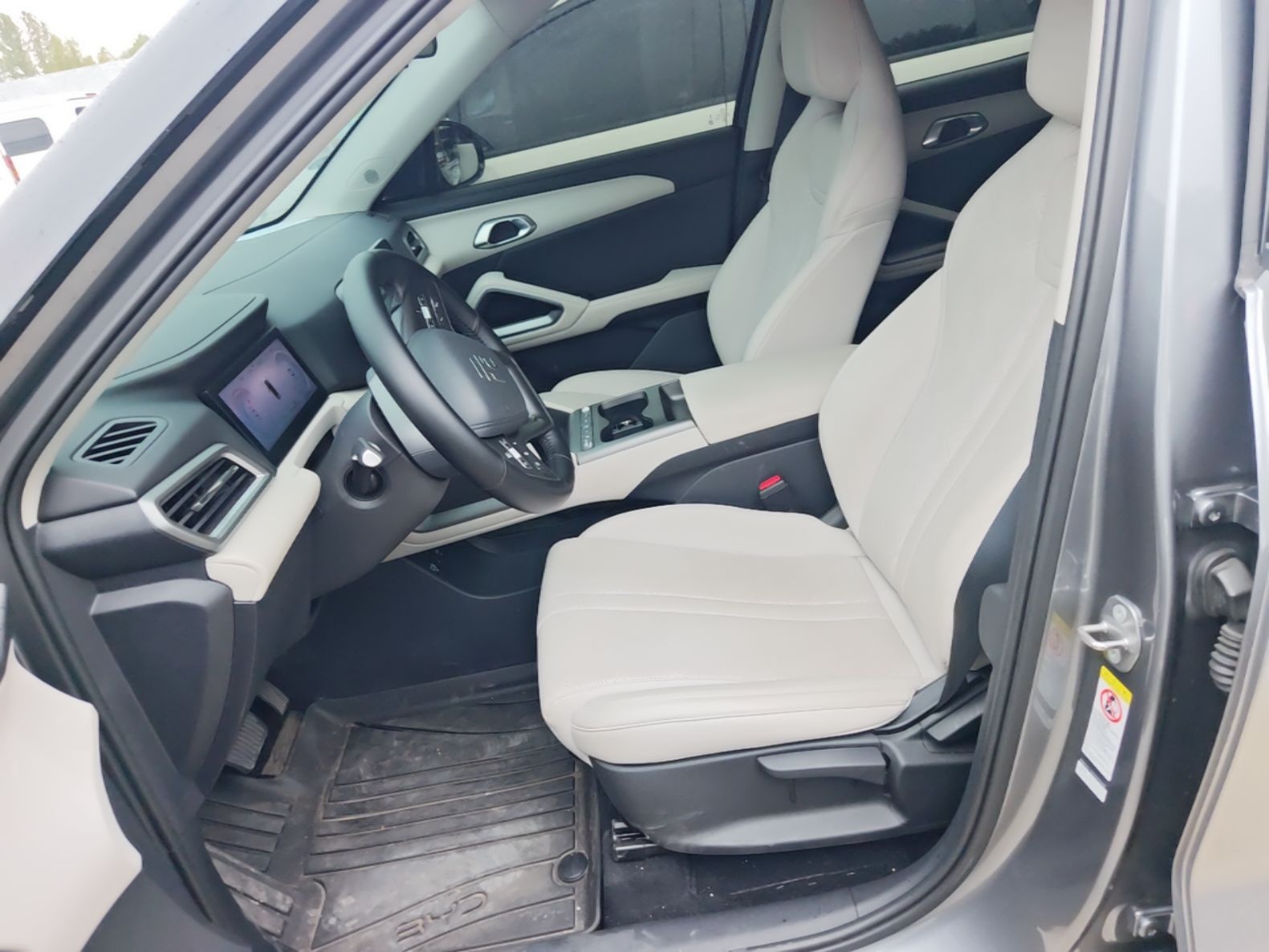 BYD Yuan UP 2025 Model 301KM Leading Version — снимка 17