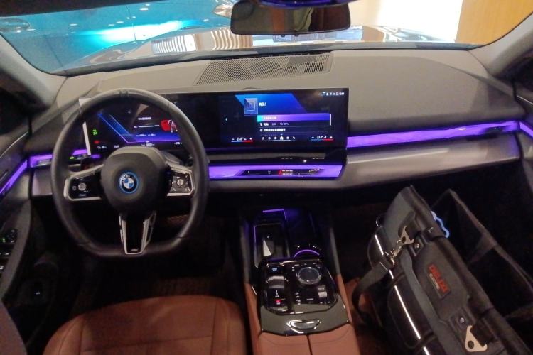 Used BMW i5 2024 eDrive 35L Luxury Model with M Sport Package Center Console