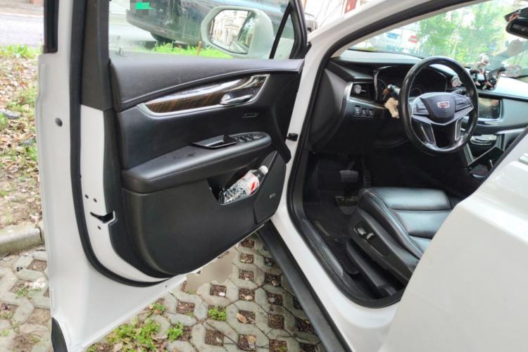 Used Cadillac XT5 2018 25T Luxury Model Driver Seat