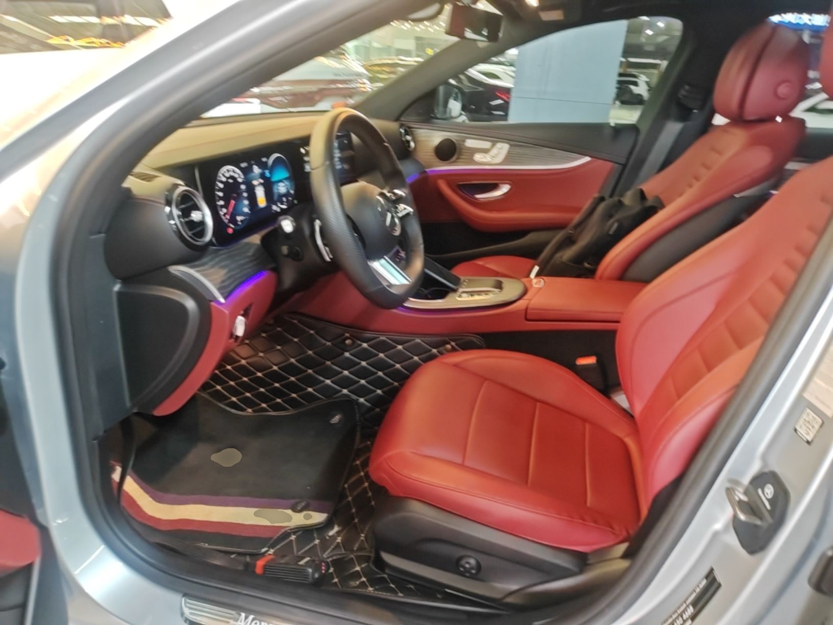 Vordere Reihe im Auto