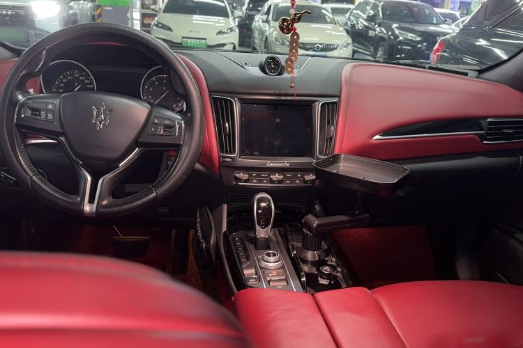 Used Maserati Levante 2016 3.0T Standard Edition Center Console