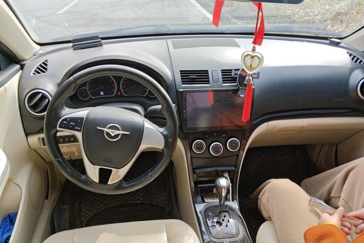Used Haima Fumei 2012 Sedan 1.6L Automatic Flagship Edition Center Console