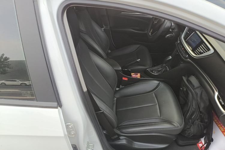 Used Buick GT 2021 Revised Version 1.3T Automatic Mild Hybrid Elite Edition Right Front Seat