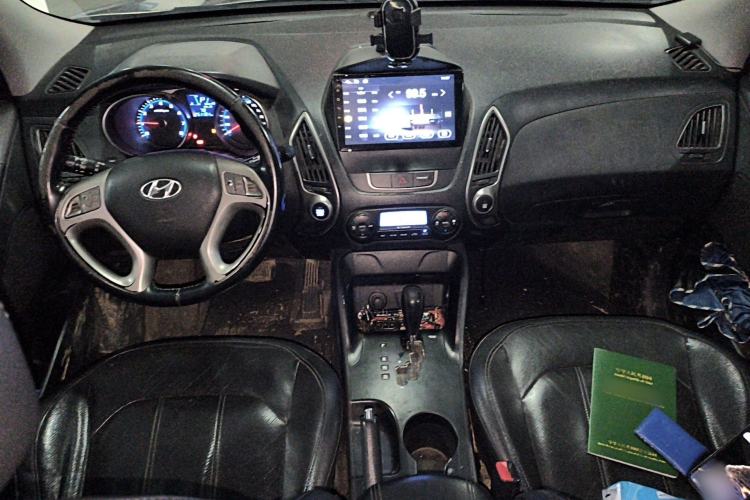Used Hyundai ix35 2015 2.0L Automatic 2WD Smart Version China V Standard Center Console