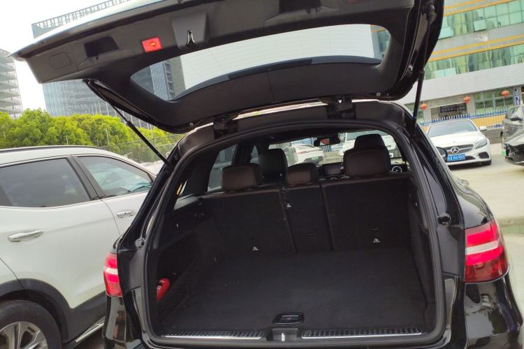 Used Mercedes-Benz GLC 2018 Refreshed GLC 300 4MATIC Dynamic Edition Trunk