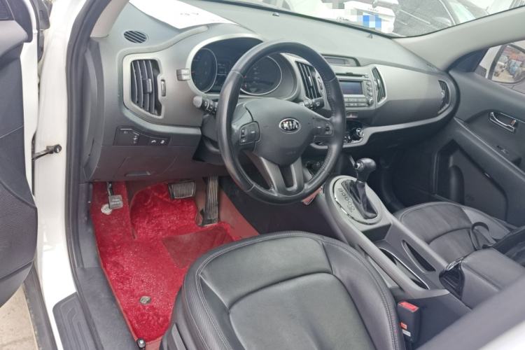 Used Kia Sportage R 2016 2.0L Automatic Two-Wheel Drive DLX Center Console