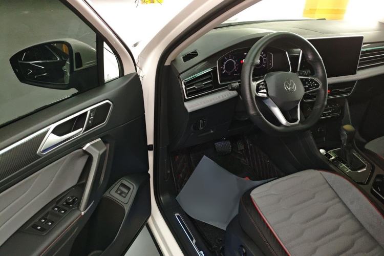 Used Volkswagen Tiguan L New Energy 2022 430 PHEV Plug-in Hybrid Flagship Edition Interior 3