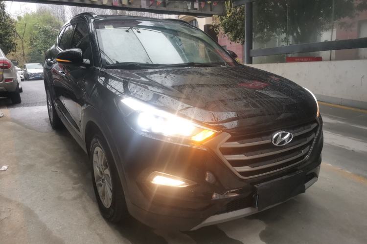 Used Hyundai Tucson 2018 1.6T Dual-Clutch Two-Wheel Drive 15th Anniversary Special Edition Front Right 45 Deg
