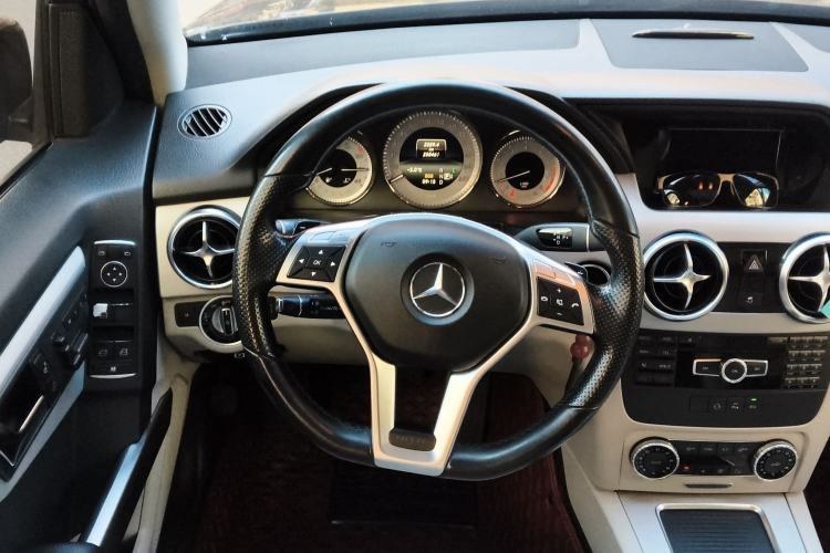 Used Mercedes-Benz GLK-Class 2015 GLK 260 4MATIC Dynamic Edition Ultimate Version
