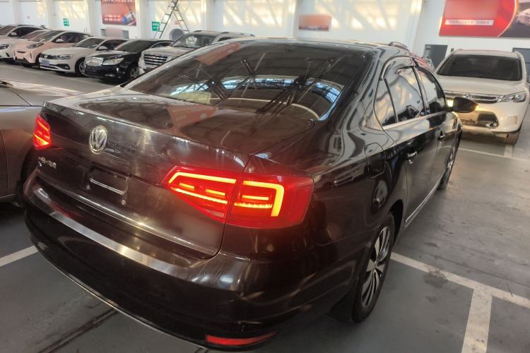 Used Volkswagen Sagitar 2017 230TSI Automatic Comfort Version
