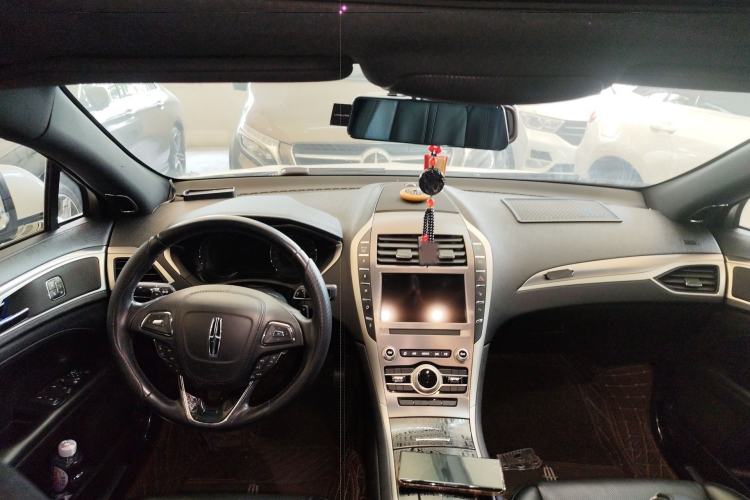 Used Lincoln MKZ 2020 2.0T MONO Limited Luxury Edition MONO WHITE Center Console