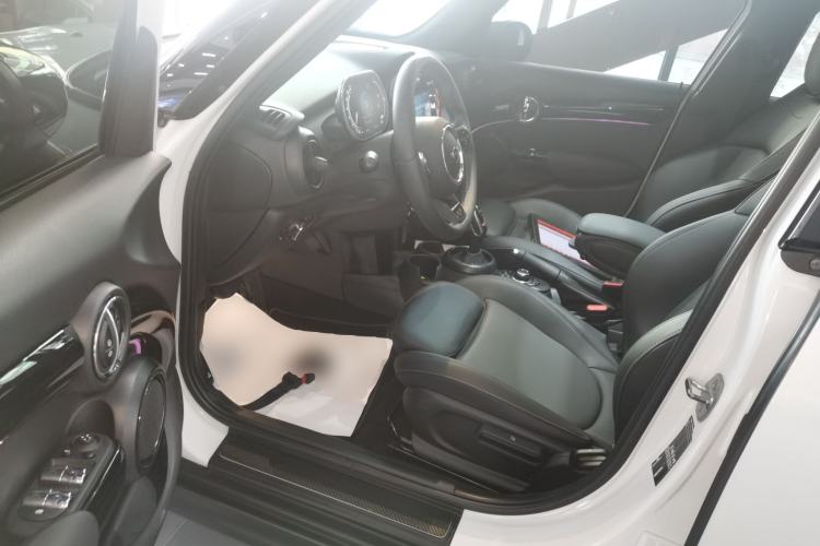 Used MINI MINI 2023 1.5T COOPER King's Cross Special Edition Five-Door Version
