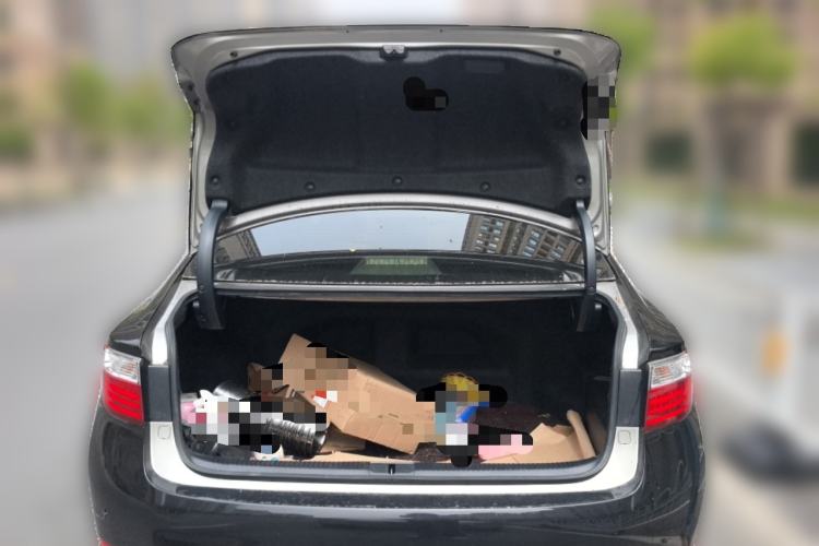 Used Lexus ES 2014 300h Elite Edition Trunk