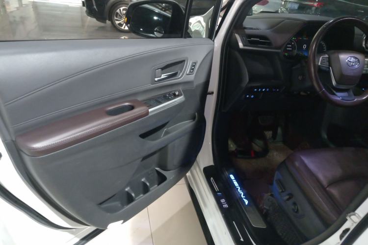 Used Toyota SIENNA 2021 2.5L Hybrid Platinum Edition Driver Seat