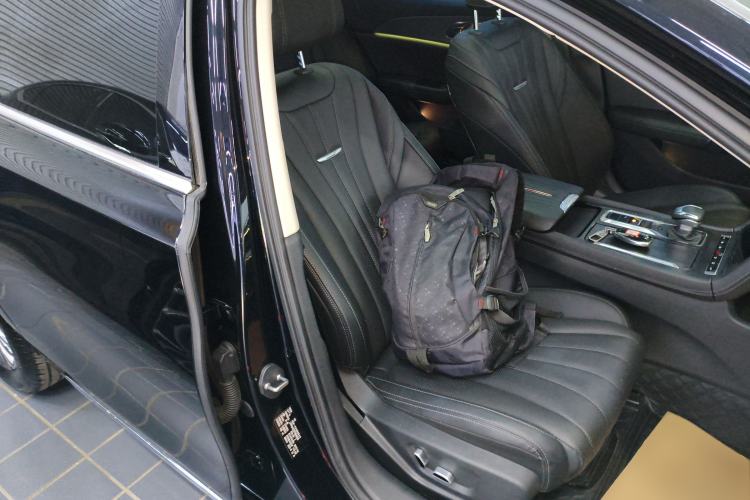 Used Hongqi H5 2024 1.5T DCT Smart Connect Flagship Edition Right Front Seat