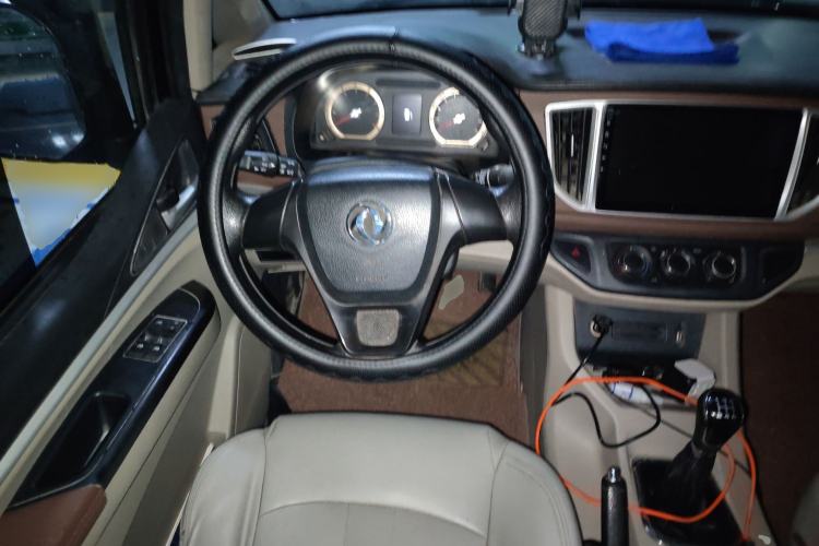 Used FORTHING Lingzhi 2019 Facelifted M5L 1.6L 7-Seater Base Model China VI Standard Steering Wheel