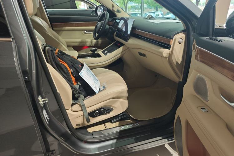 Used Hima AITO M7 2022 1.5T Four-Wheel Drive Luxury Edition Right Front Seat