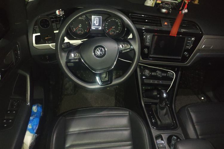 Used Volkswagen Touran 2018 Volkswagen Touran L 280TSI DSG Comfort Edition 7 Seats China V Emission Standard Steering Wheel