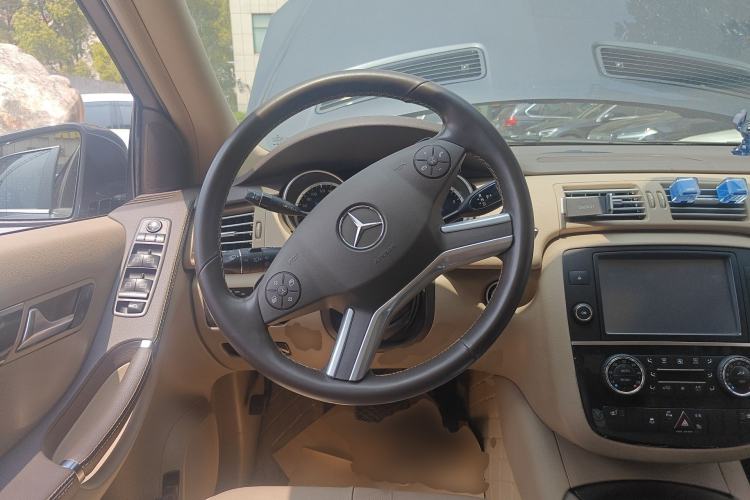 Used Mercedes-Benz R-Class 2014 R 400 4MATIC Luxury Model
